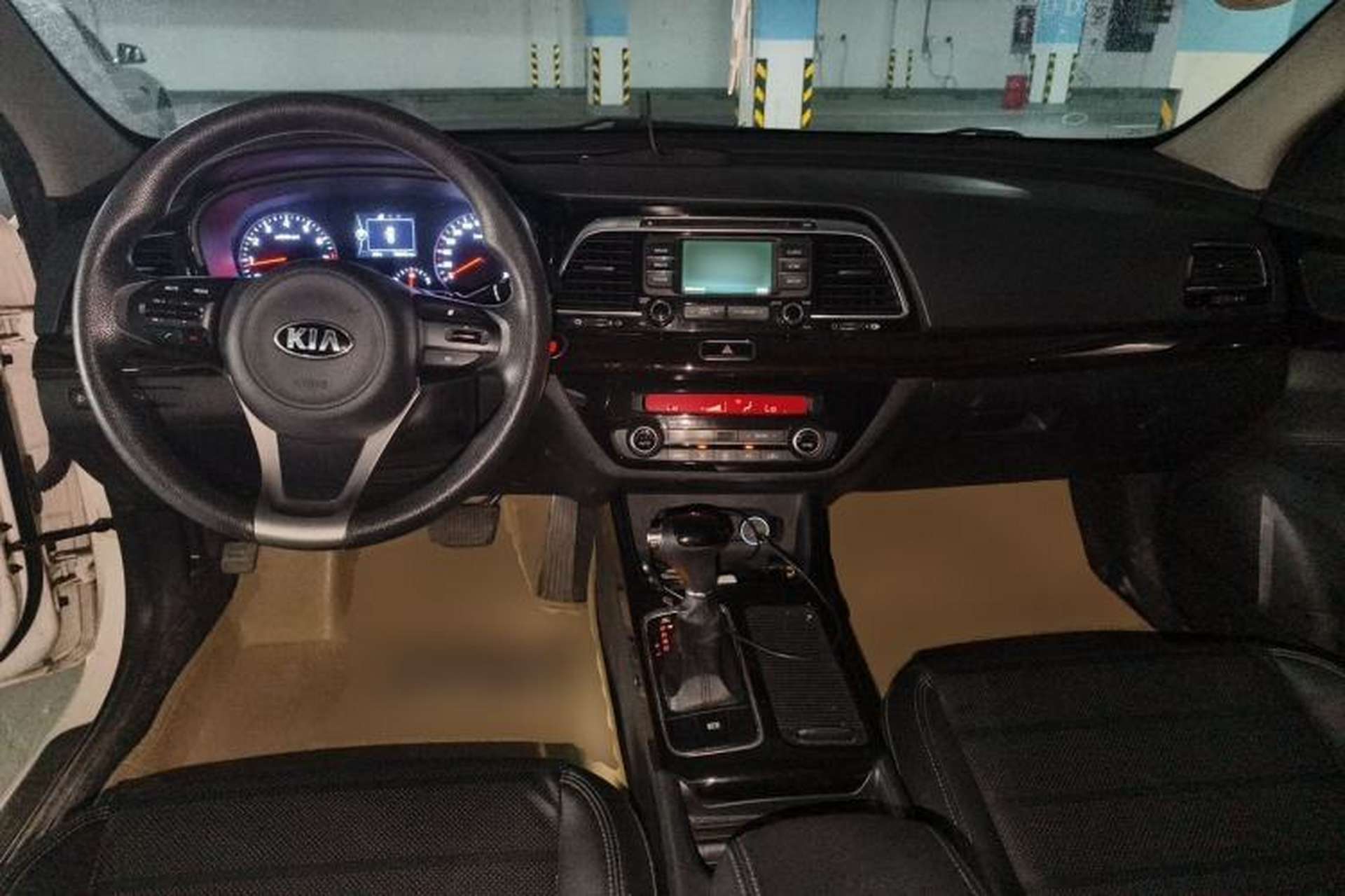 Used Kia K4 2014 1.8L Automatic GLS Center Console