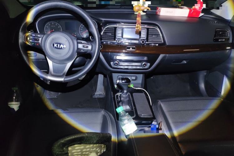 Used Kia K4 2014 1.8L Automatic GLS Center Console