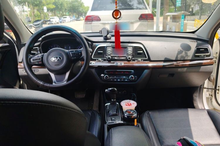 Used Kia K4 2014 1.8L Automatic GLS Center Console