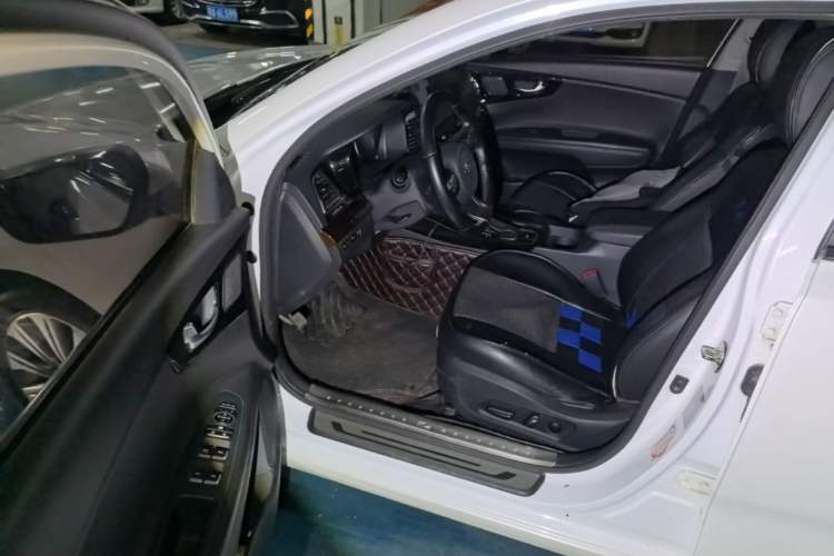 Used Kia K4 2014 1.8L Automatic DLX Driver Seat