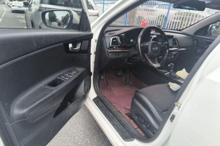 Used Kia K4 2014 1.8L Automatic DLX Driver Seat