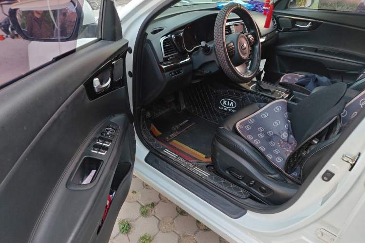 Used Kia K4 2014 1.8L Automatic DLX Driver Seat