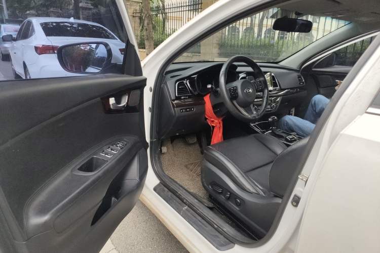 Used Kia K4 2014 1.8L Automatic DLX Driver Seat