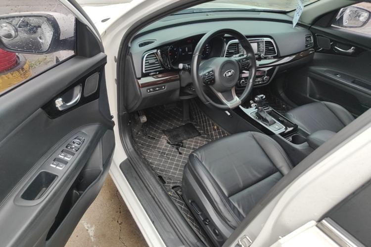 Used Kia K4 2014 1.8L Automatic DLX Driver Seat