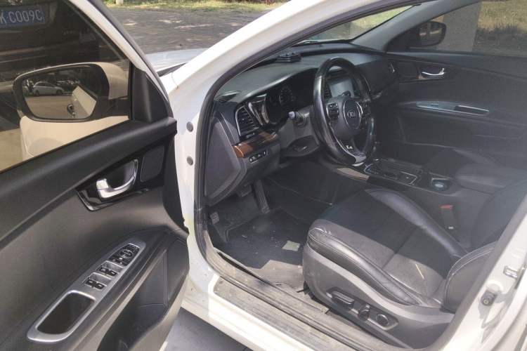 Used Kia K4 2014 1.8L Automatic DLX Driver Seat