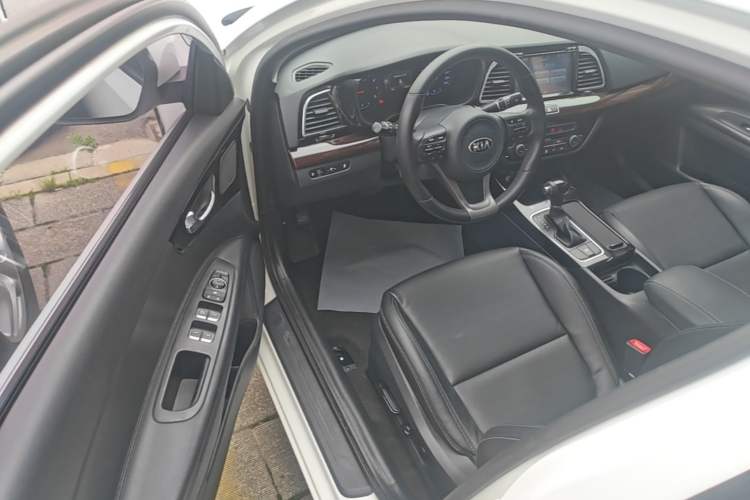 Used Kia K4 2014 1.8L Automatic DLX Driver Seat