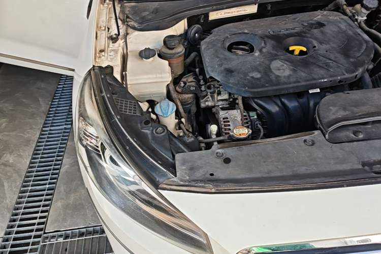 Used Kia K4 2014 1.8L Automatic DLX Engine Bay Right