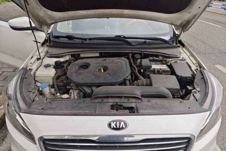 Used Kia K4 2014 1.8L Automatic DLX Engine Bay
