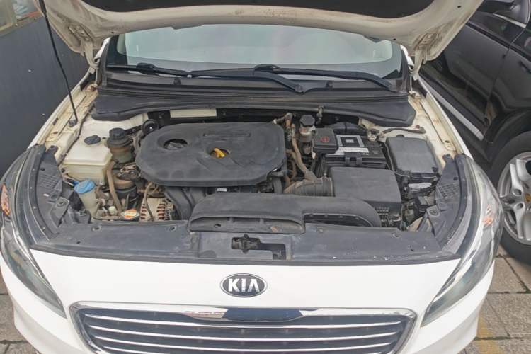 Used Kia K4 2014 1.8L Automatic DLX Engine Bay