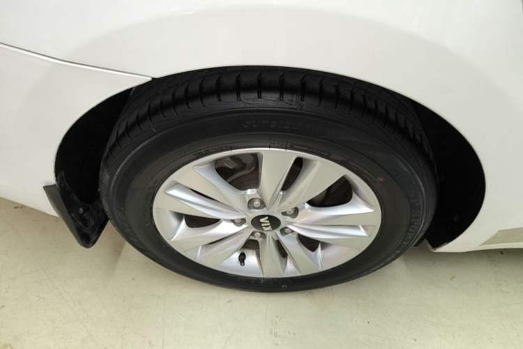 Used Kia K4 2014 1.8L Automatic GLS Exterior 5