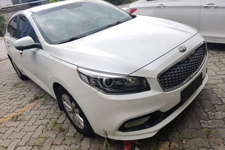 Used Kia K4 2014 1.8L Manual GL Front Right 45 Deg