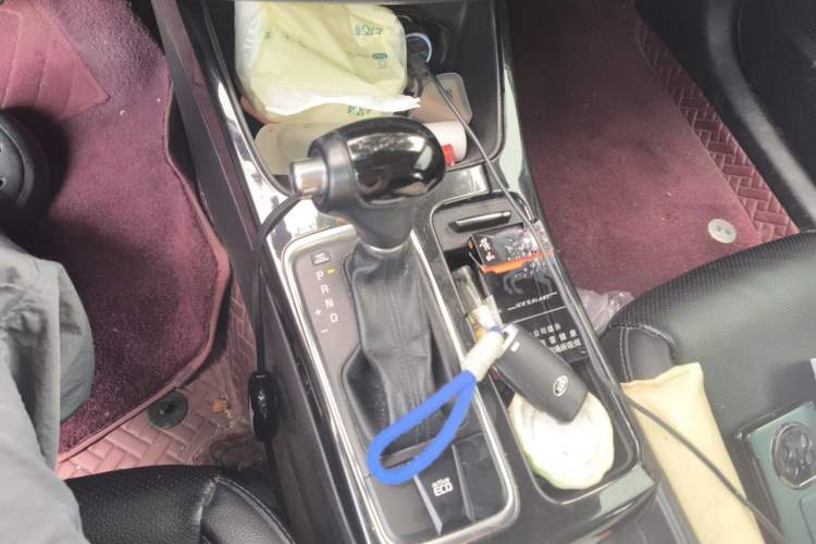 Used Kia K4 2014 1.8L Automatic DLX Gear Lever