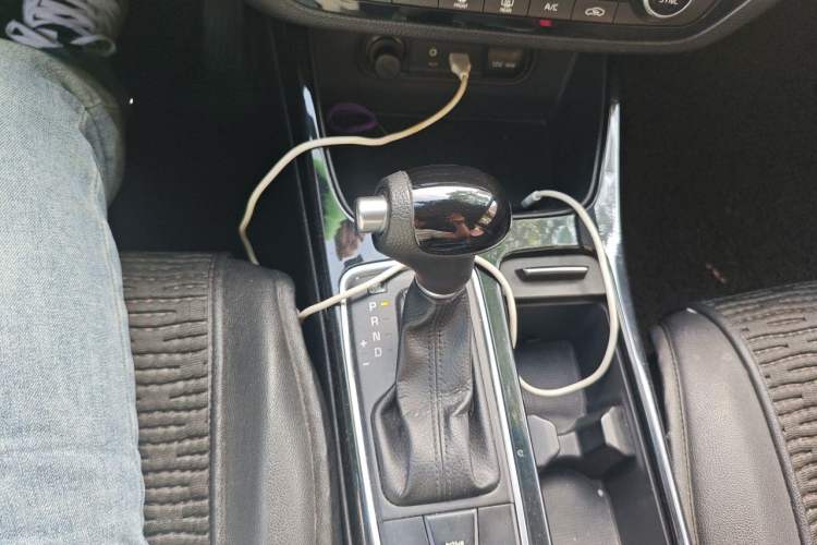 Used Kia K4 2014 1.8L Automatic GLS Gear Lever