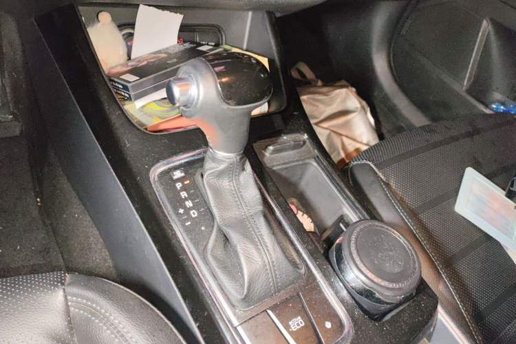 Used Kia K4 2014 1.8L Automatic GLS Gear Lever