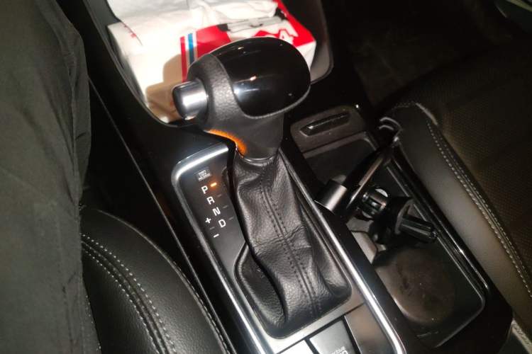 Used Kia K4 2014 1.8L Automatic GLS Gear Lever