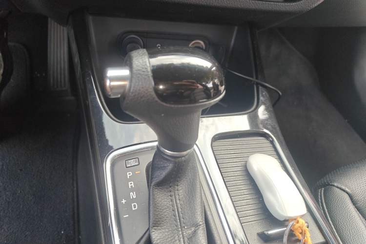 Used Kia K4 2014 1.8L Automatic GLS Gear Lever
