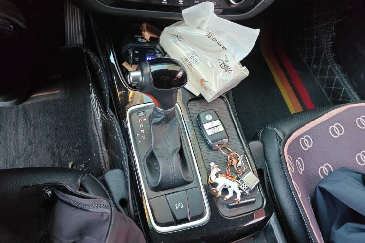 Used Kia K4 2014 1.8L Automatic DLX Gear Lever