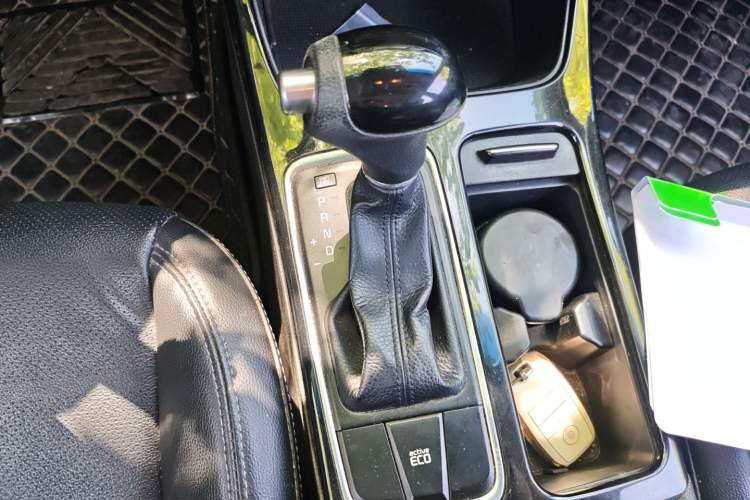 Used Kia K4 2014 1.8L Automatic GLS Gear Lever