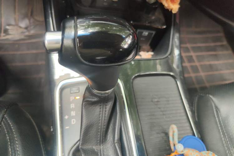 Used Kia K4 2014 1.8L Automatic LUX Gear Lever