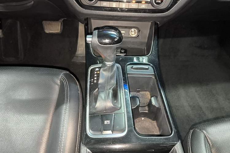 Used Kia K4 2014 1.8L Automatic GLS Gear Lever