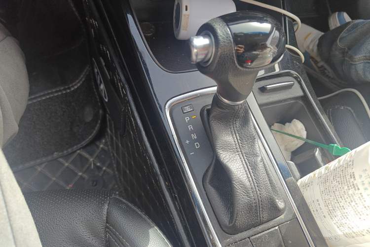 Used Kia K4 2014 1.8L Automatic GLS Gear Lever