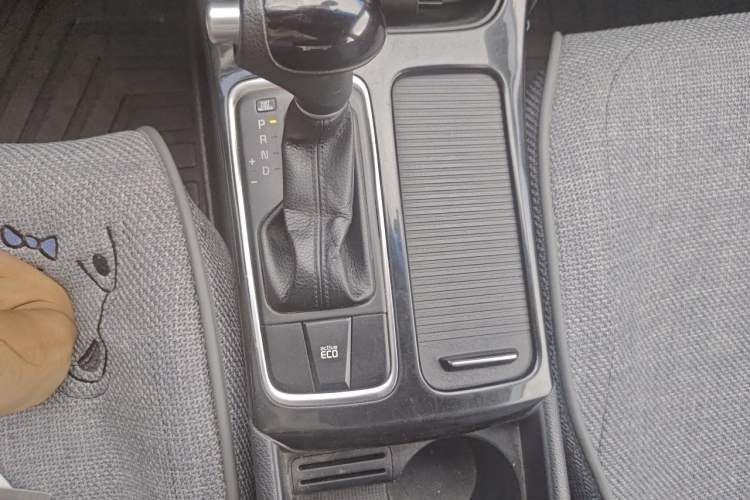 Used Kia K4 2014 1.8L Automatic GLS Gear Lever