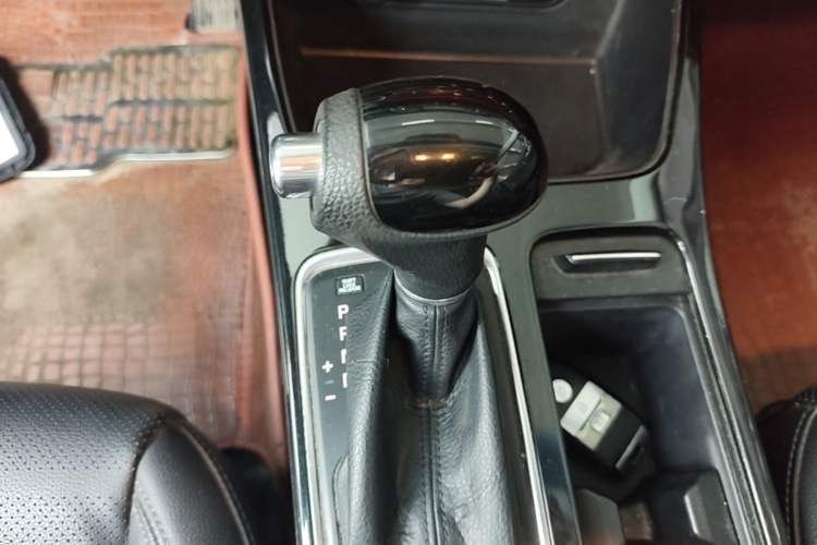 Used Kia K4 2014 1.8L Automatic GLS Gear Lever