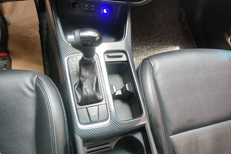 Used Kia K4 2014 1.8L Automatic GLS Gear Lever