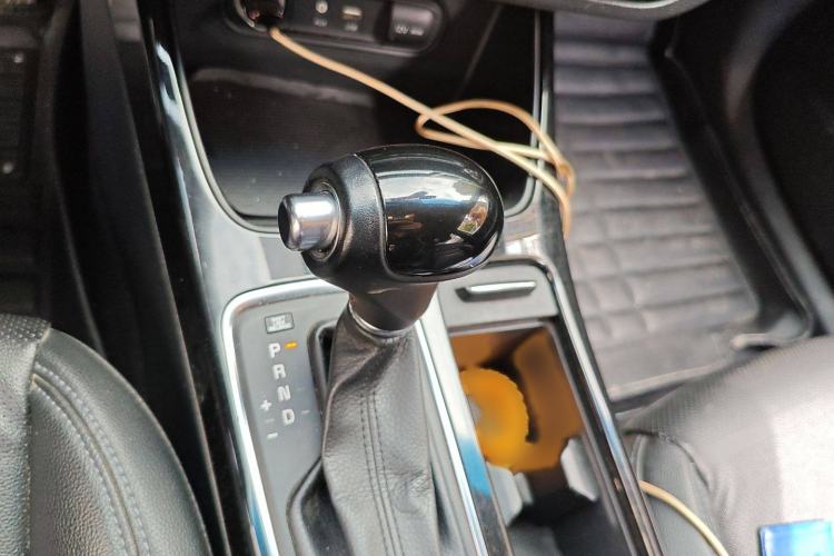 Used Kia K4 2014 1.6T Automatic Turbo Gear Lever