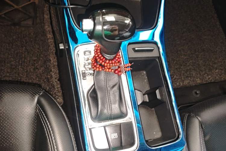 Used Kia K4 2014 1.8L Automatic DLX Gear Lever