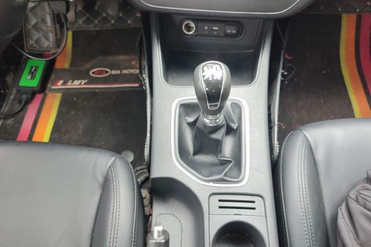 Used Kia K4 2014 1.8L Manual GL Gear Lever