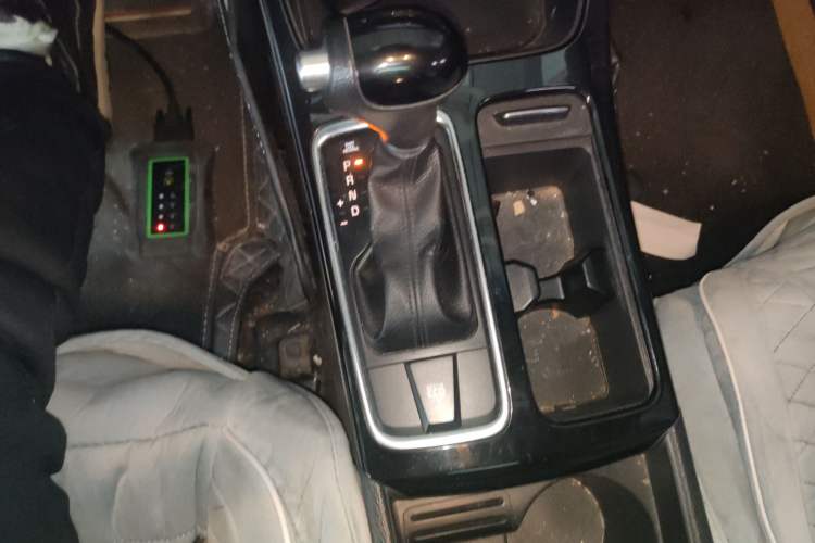 Used Kia K4 2014 1.8L Automatic GLS Gear Lever