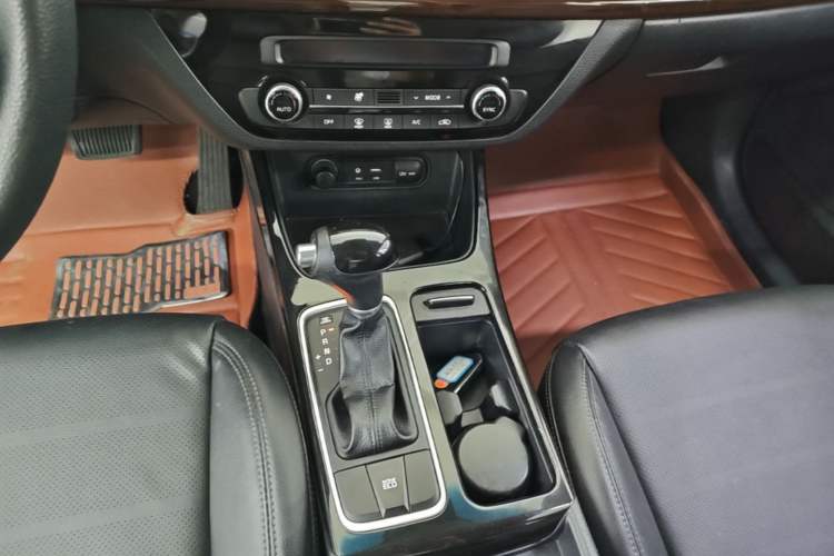 Used Kia K4 2014 1.8L Automatic GLS Gear Lever