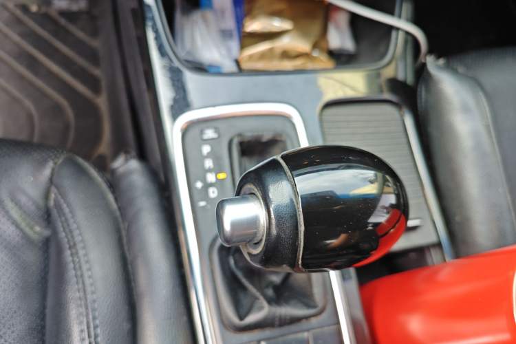 Used Kia K4 2014 1.8L Automatic DLX Gear Lever