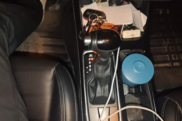 Used Kia K4 2014 1.8L Automatic DLX Gear Lever