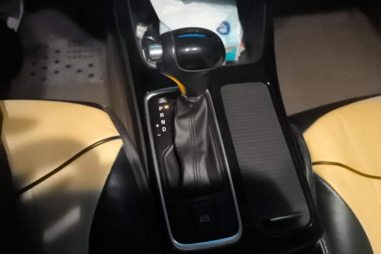 Used Kia K4 2014 1.8L Automatic GLS Gear Lever