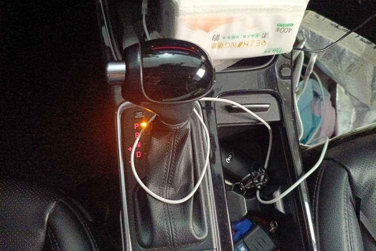 Used Kia K4 2014 1.8L Automatic DLX Gear Lever