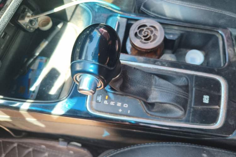 Used Kia K4 2014 1.8L Automatic DLX Gear Lever
