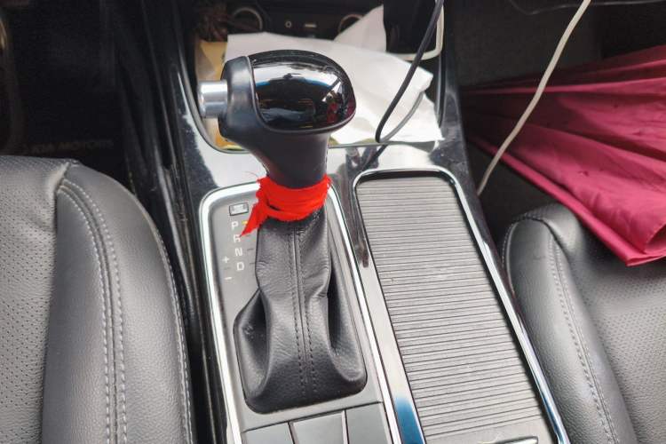 Used Kia K4 2014 1.8L Automatic DLX Gear Lever