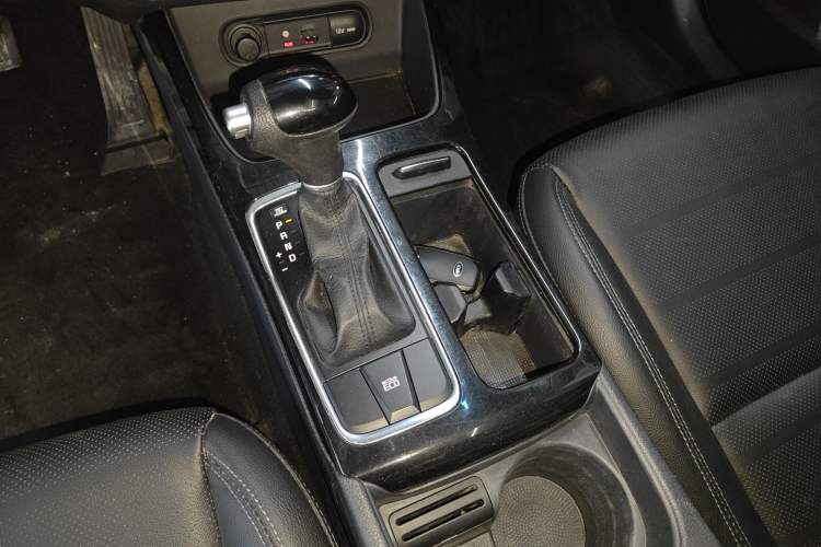 Used Kia K4 2014 1.8L Automatic GLS Gear Lever