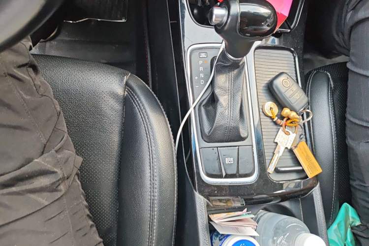Used Kia K4 2014 1.8L Automatic DLX Gear Lever