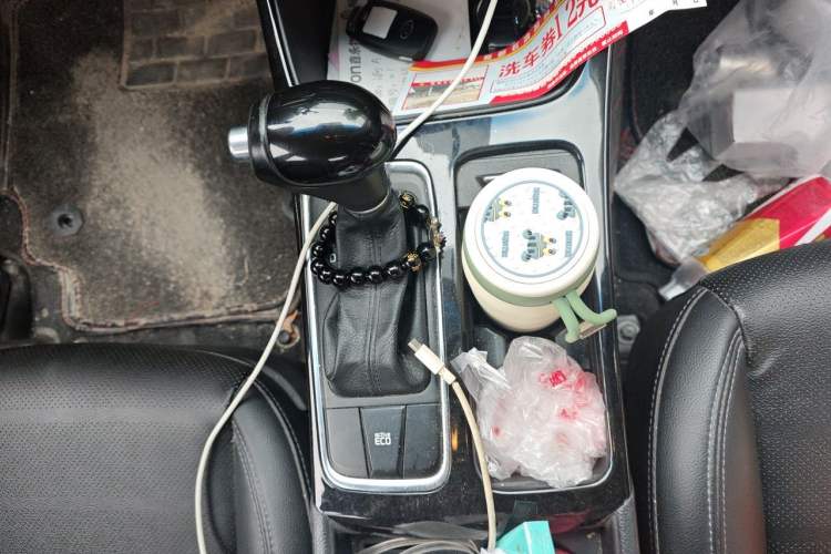 Used Kia K4 2014 1.8L Automatic DLX Gear Lever