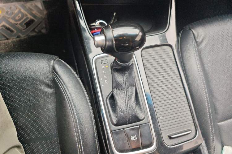Used Kia K4 2014 1.8L Automatic GLS Gear Lever