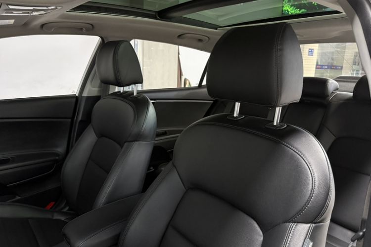 Used Kia K4 2014 1.8L Automatic DLX Headliner