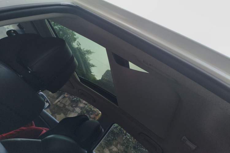Used Kia K4 2014 1.8L Automatic DLX Headliner