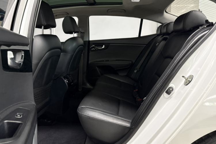 Used Kia K4 2014 1.8L Automatic DLX Interior 1