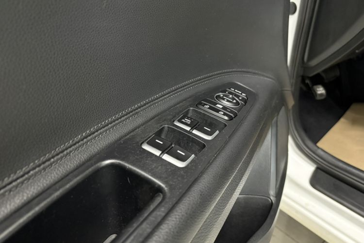 Used Kia K4 2014 1.8L Automatic DLX Interior 10