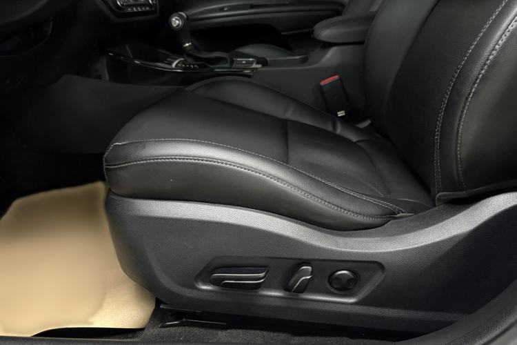 Used Kia K4 2014 1.8L Automatic DLX Interior 11