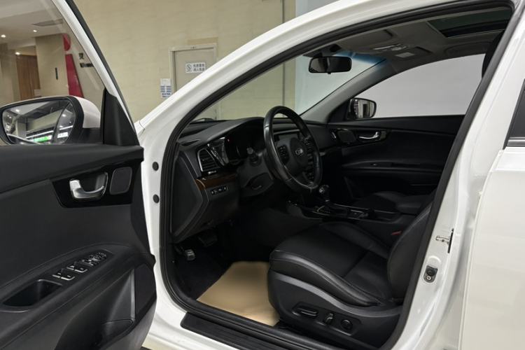 Used Kia K4 2014 1.8L Automatic DLX Interior 14