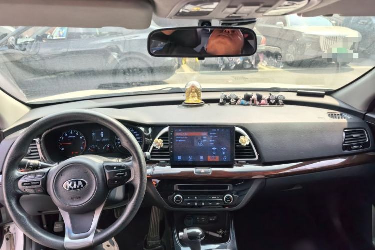 Used Kia K4 2014 1.8L Automatic GLS Interior 2